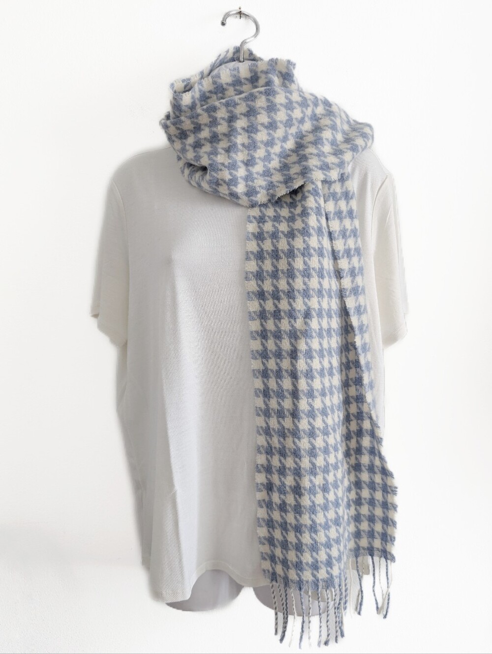 VINTAGE Wool Cashmere Houndstooth Scarf Pale Blue White Fringe Soft Wrap 73"x10"